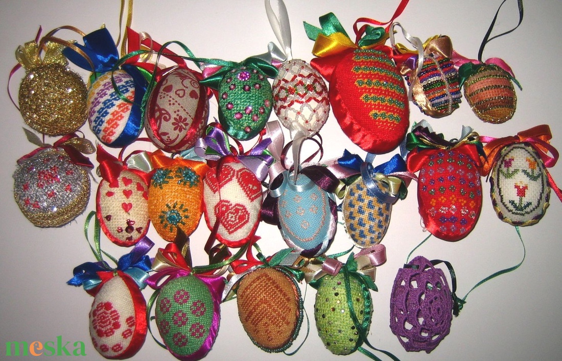 Hímzett Tojás kavalkád  /gyöngy-hímzés-strassz/ - otthon & életmód - dekoráció - fali és függő dekoráció - függődísz - Meska.hu
