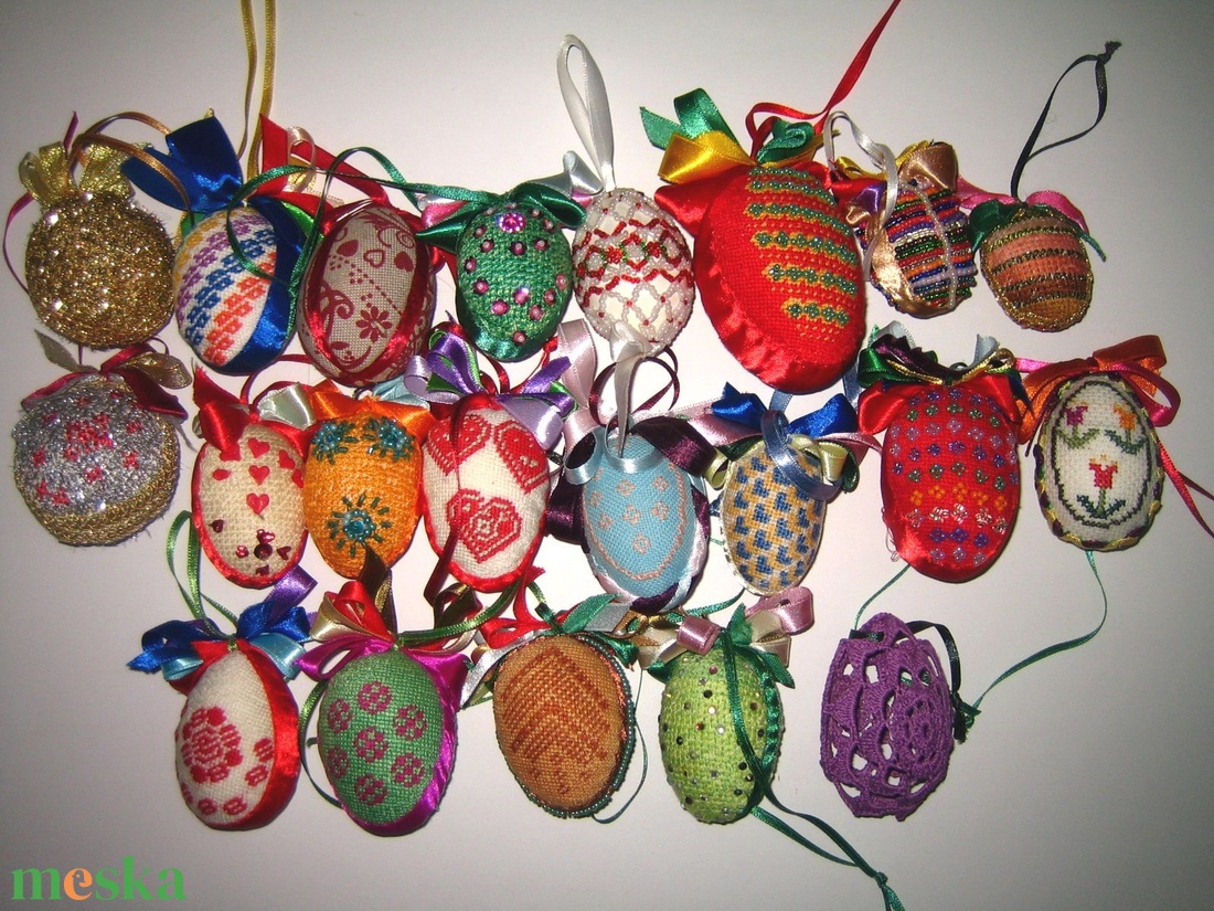 Hímzett Tojás kavalkád  /gyöngy-hímzés-strassz/ - otthon & életmód - dekoráció - fali és függő dekoráció - függődísz - Meska.hu