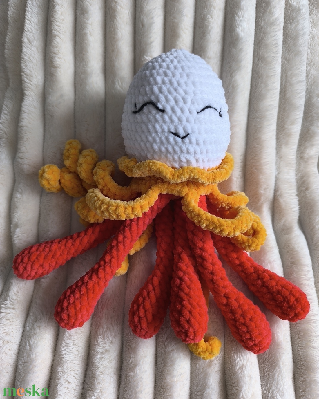 Medi, a horgolt kontrasztos medúza - játék & sport - plüssállat & játékfigura - más figura - Meska.hu