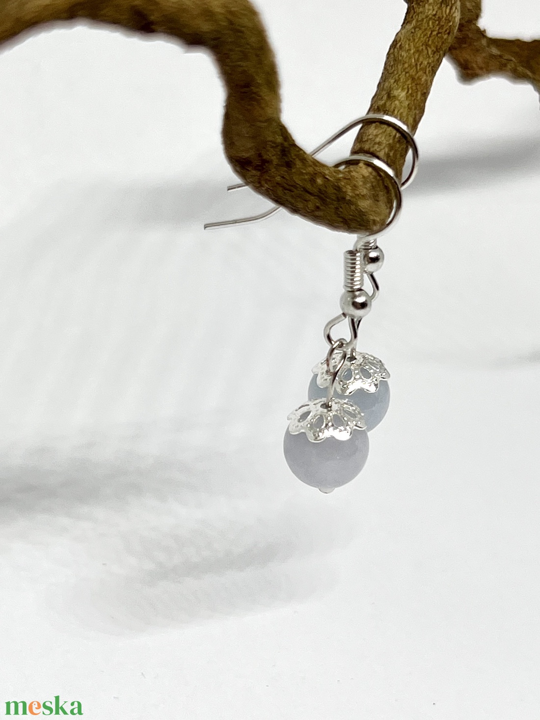 Lógós fülbevaló világoskék akvamarin ásvány gyönggyel - ékszer - fülbevaló - lógó fülbevaló - Meska.hu