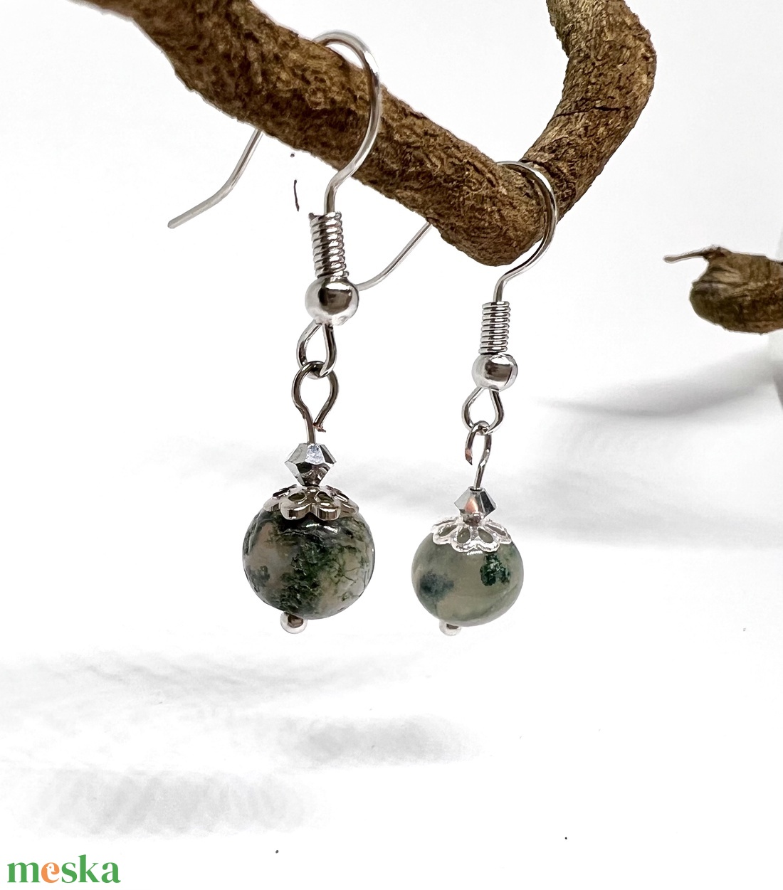Lógós fülbevaló zöldes barnás jáspis ásvány gyönggyel - ékszer - fülbevaló - lógó fülbevaló - Meska.hu