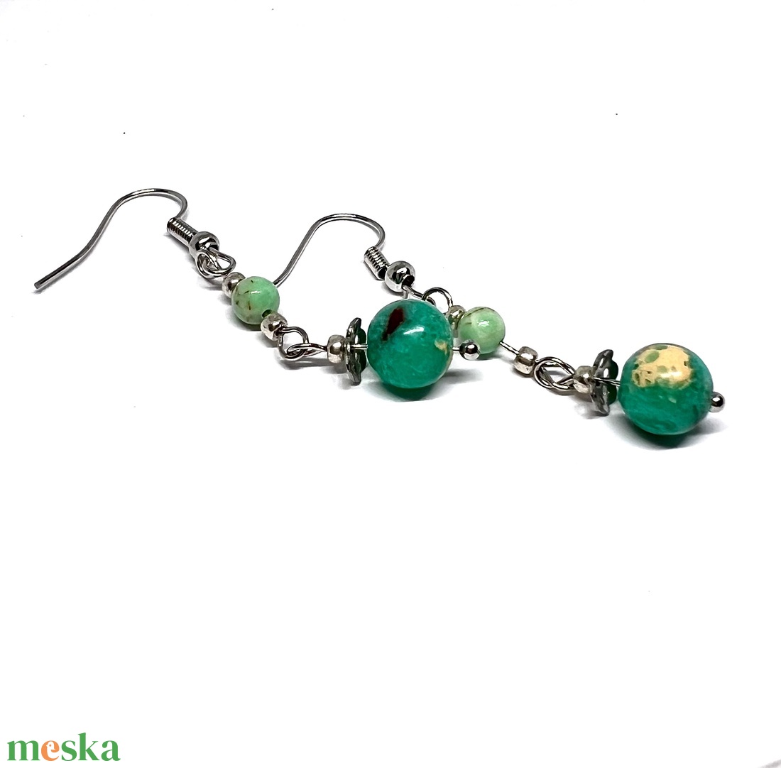 Lógós fülbevaló zöldeskék márványos gyönggyel - ékszer - fülbevaló - lógó fülbevaló - Meska.hu