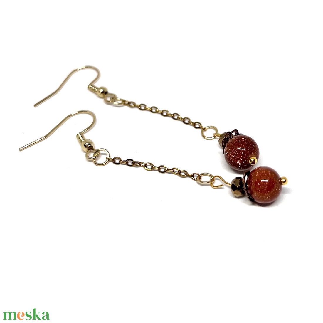 Lógós fülbevaló csillogó goldfluss gyönggyel - ékszer - fülbevaló - lógó fülbevaló - Meska.hu