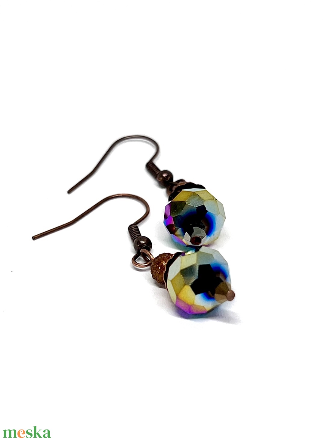 Vidám lógós fülbevaló színváltós, holografikus gyönggyel - ékszer - fülbevaló - lógó fülbevaló - Meska.hu