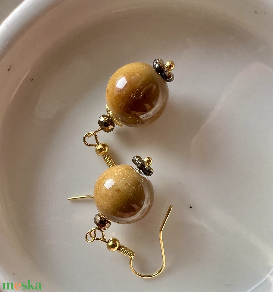 Okkersárga kézműves kerámia gyöngy lógós fülbevaló - ékszer - fülbevaló - lógó fülbevaló - Meska.hu