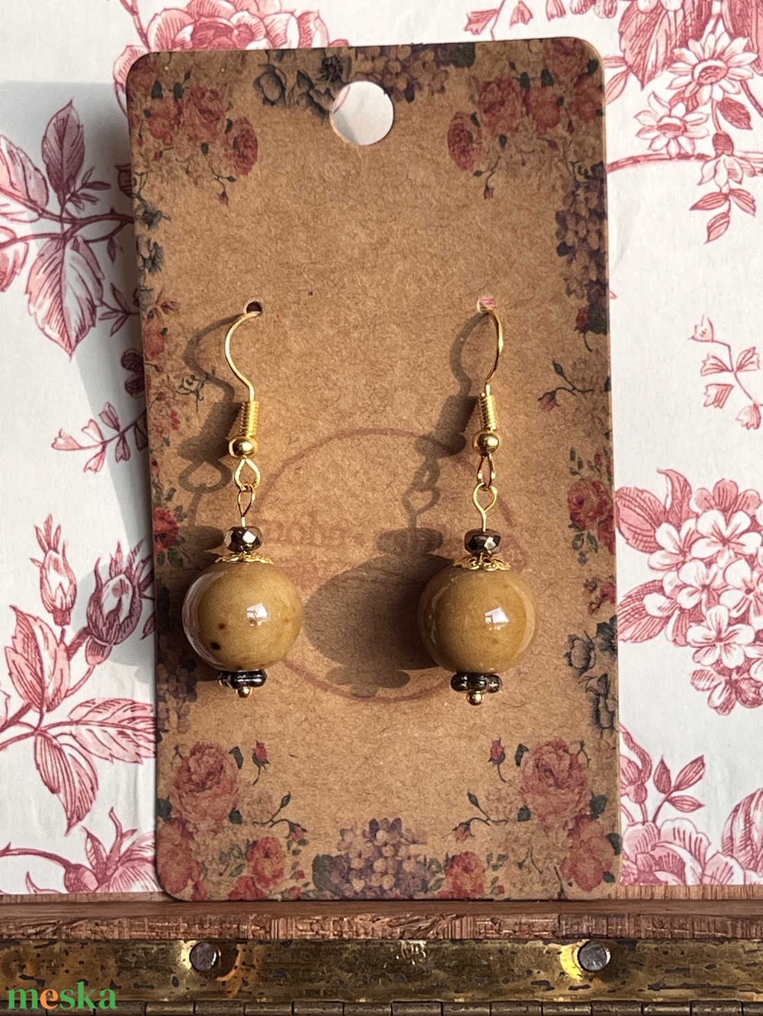 Okkersárga kézműves kerámia gyöngy lógós fülbevaló - ékszer - fülbevaló - lógó fülbevaló - Meska.hu