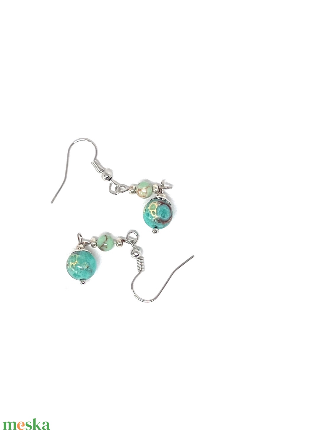 �Türkiz-álom kézműves howlit gyöngy lógós fülbevaló - ékszer - fülbevaló - lógó fülbevaló - Meska.hu