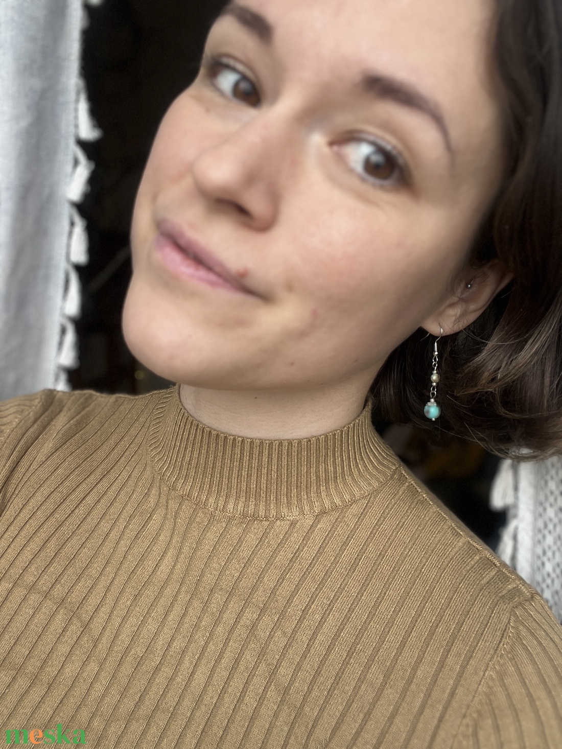 �Türkiz-álom kézműves howlit gyöngy lógós fülbevaló - ékszer - fülbevaló - lógó fülbevaló - Meska.hu