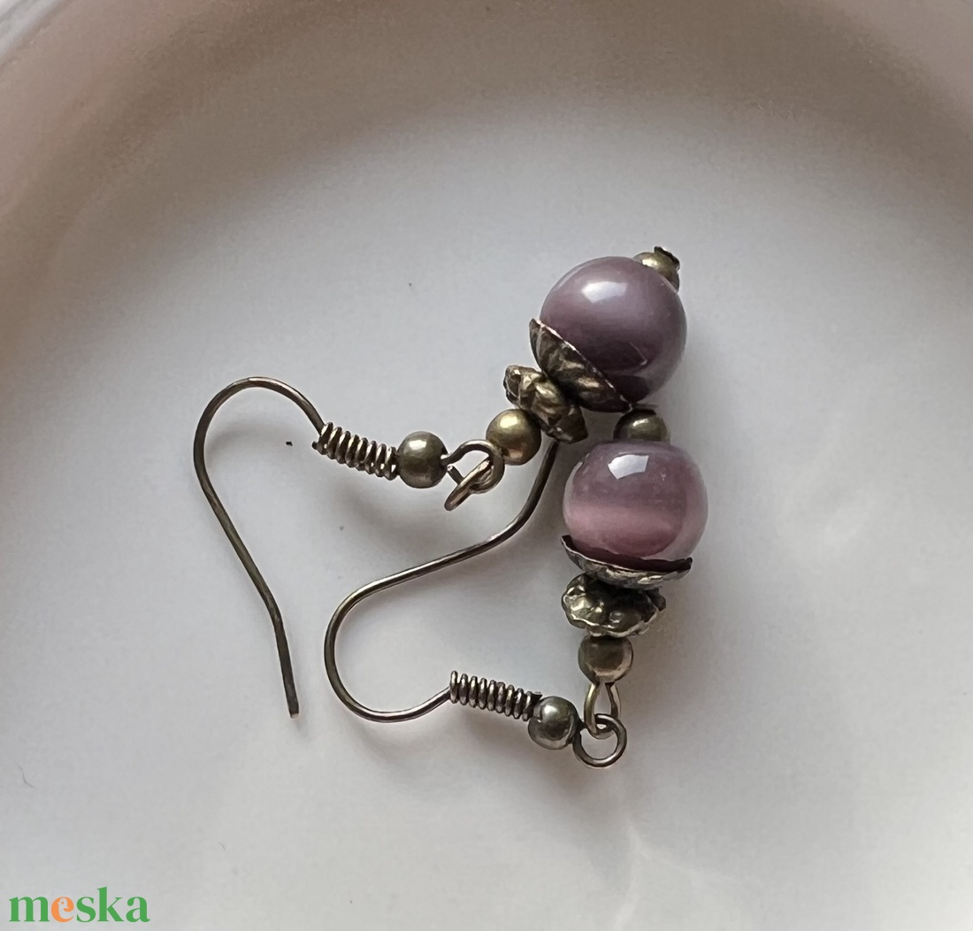 Lila opálos kézműves gyöngy lógós fülbevaló - ékszer - fülbevaló - lógó fülbevaló - Meska.hu