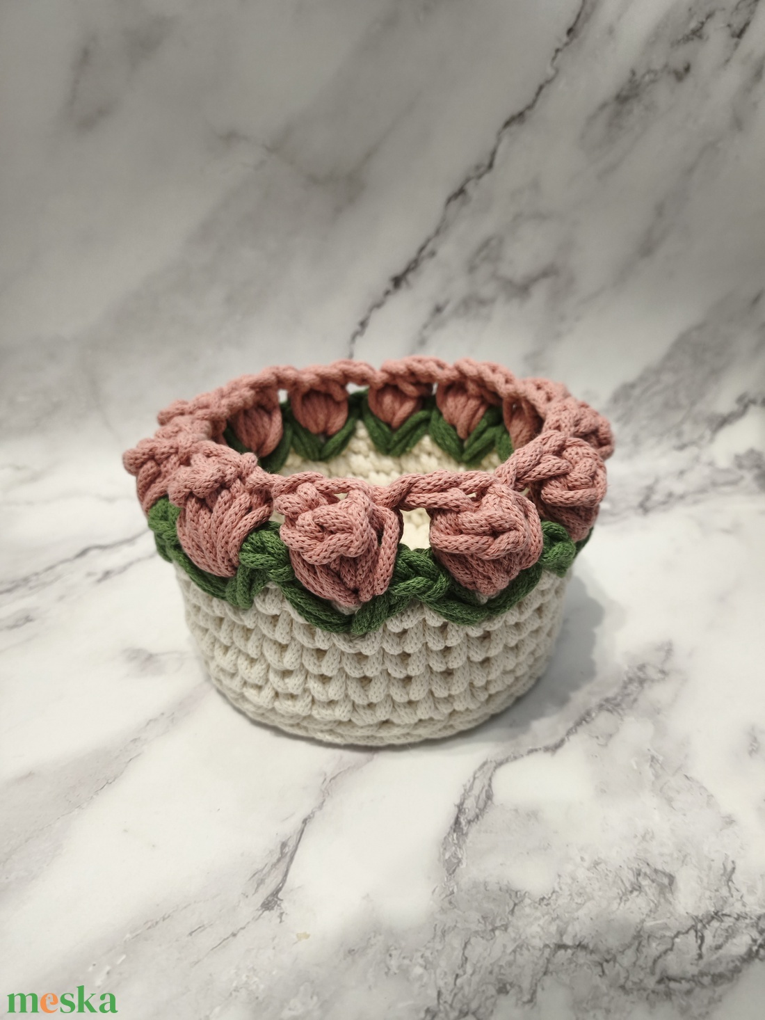 Horgolt tulipános kosárka - otthon & életmód - tárolás & rendszerezés - tárolókosár - Meska.hu