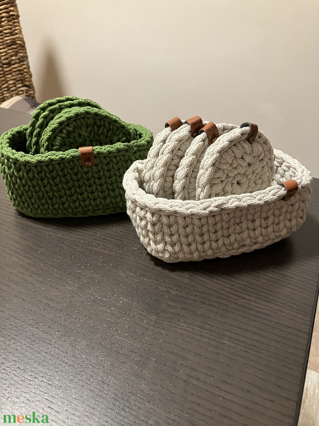 Horgolt poháralátét tartóval - otthon & életmód - konyhafelszerelés, tálalás - tálalás - tányér- és poháralátét - Meska.hu