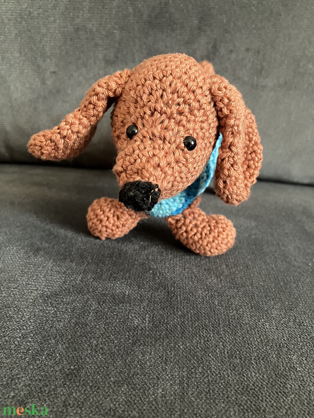 Horgolt tacskó - játék & sport - plüssállat & játékfigura - kutya - Meska.hu