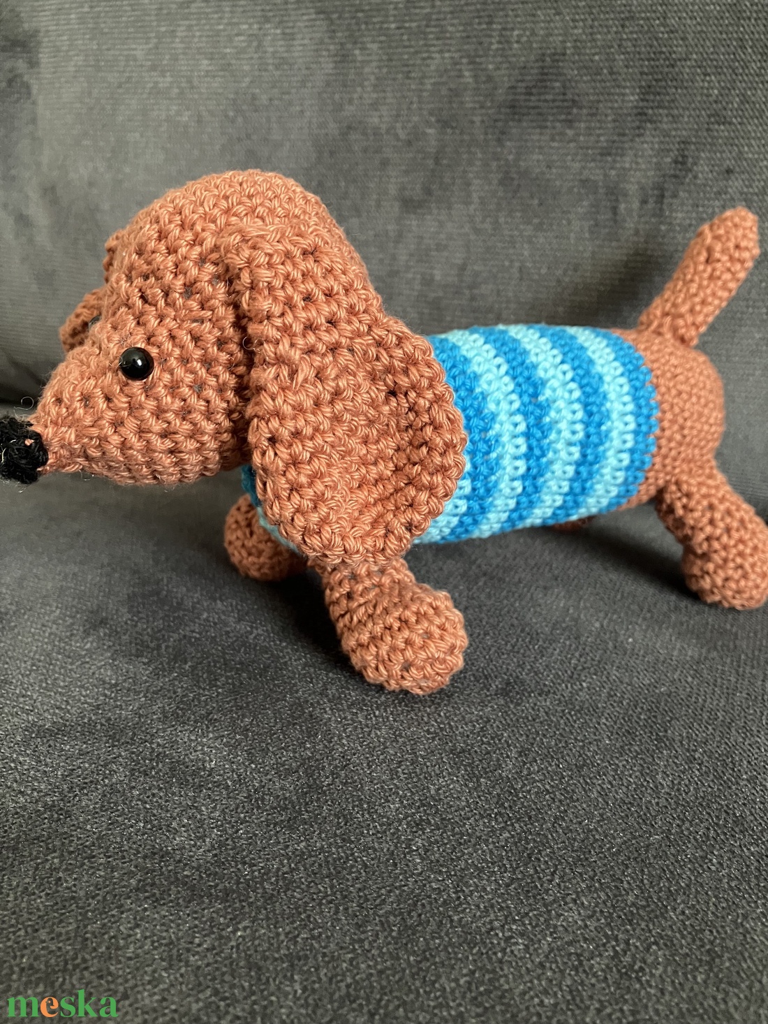 Horgolt tacskó - játék & sport - plüssállat & játékfigura - kutya - Meska.hu