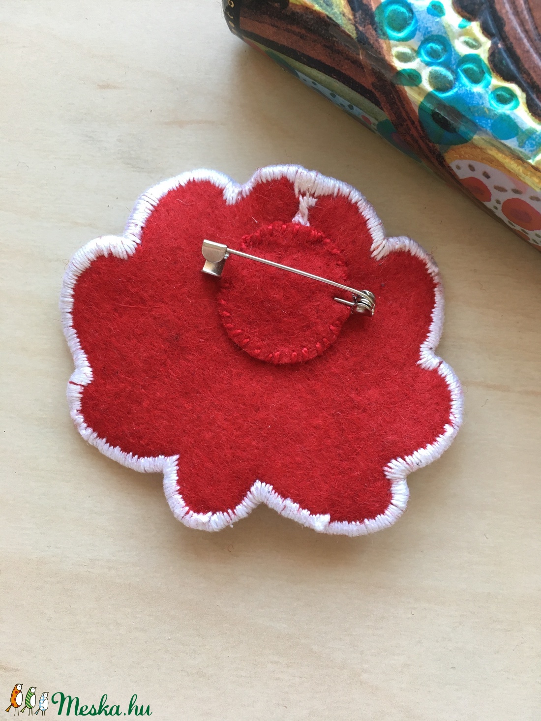 Hímzett magyar piros-lila kitűző - ékszer - kitűző és bross - Meska.hu Hímzett magyar piros-lila kitűző - ékszer - kitűző és bross - Meska.hu