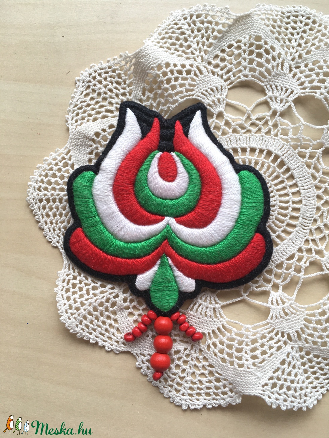 Hímzett magyar matyó kitűző - ékszer - kitűző és bross - Meska.hu Hímzett magyar matyó kitűző - ékszer - kitűző és bross - Meska.hu