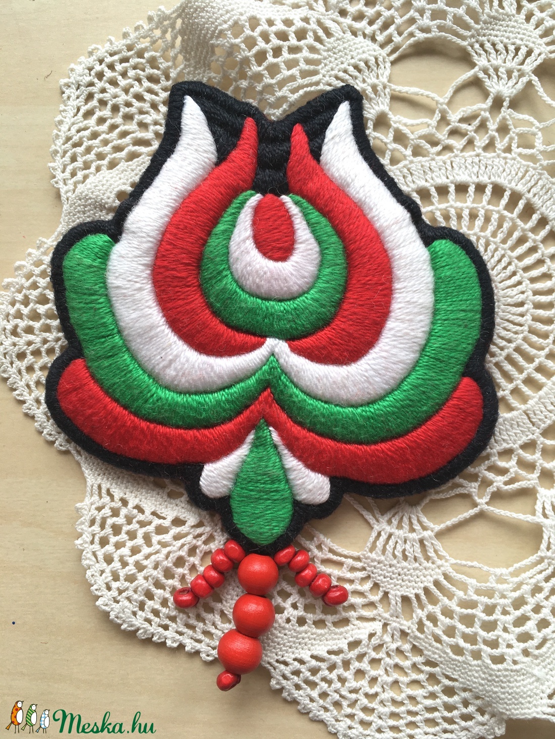Hímzett magyar matyó kitűző - ékszer - kitűző és bross - Meska.hu Hímzett magyar matyó kitűző - ékszer - kitűző és bross - Meska.hu