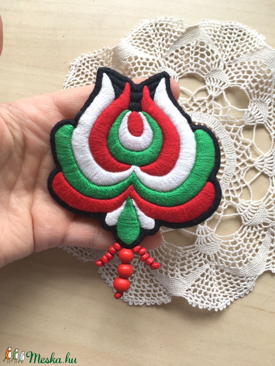 Hímzett magyar matyó kitűző - ékszer - kitűző és bross - Meska.hu Hímzett magyar matyó kitűző - ékszer - kitűző és bross - Meska.hu