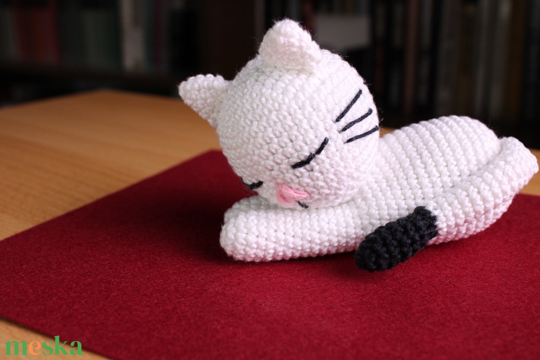 Sziszi, az alvó cica amigurumi antiallergén - játék & sport - 3 éves kor alattiaknak - alvóka & rongyi - Meska.hu Sziszi, az alvó cica amigurumi antiallergén - játék & sport - 3 éves kor alattiaknak - alvóka & rongyi - Meska.hu