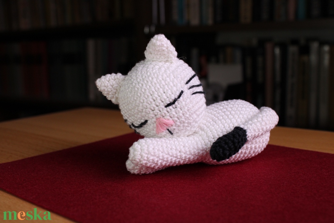 Sziszi, az alvó cica amigurumi antiallergén - játék & sport - 3 éves kor alattiaknak - alvóka & rongyi - Meska.hu Sziszi, az alvó cica amigurumi antiallergén - játék & sport - 3 éves kor alattiaknak - alvóka & rongyi - Meska.hu