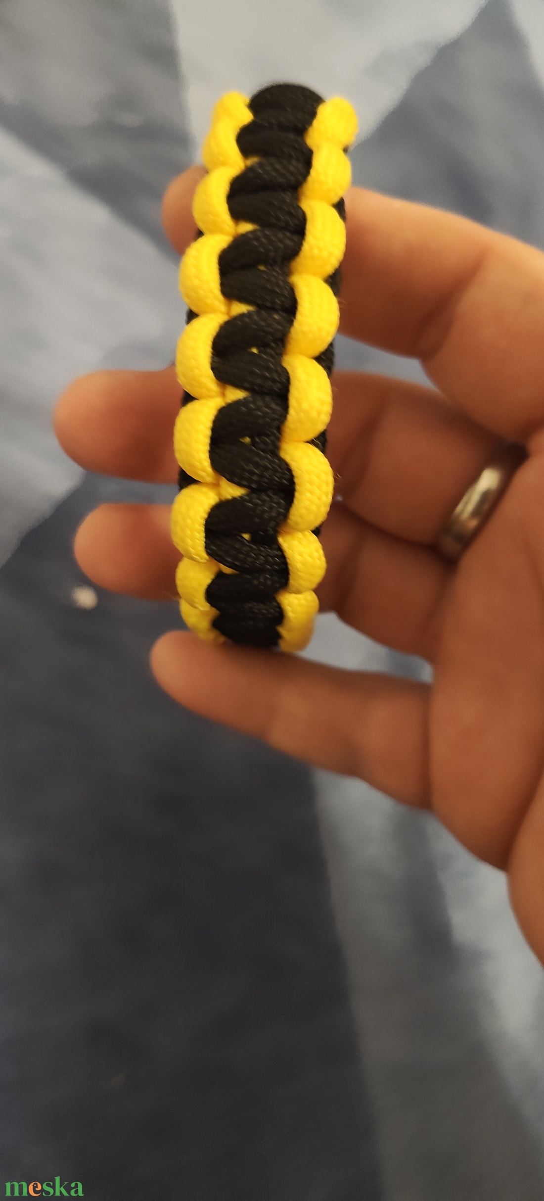 Kézzel font Paracord karkötő / Túlélő karkötő (21,5 cm � Piros-fehér-zöld / Fekete-sárga) - ékszer - karkötő - fonott karkötő - Meska.hu
