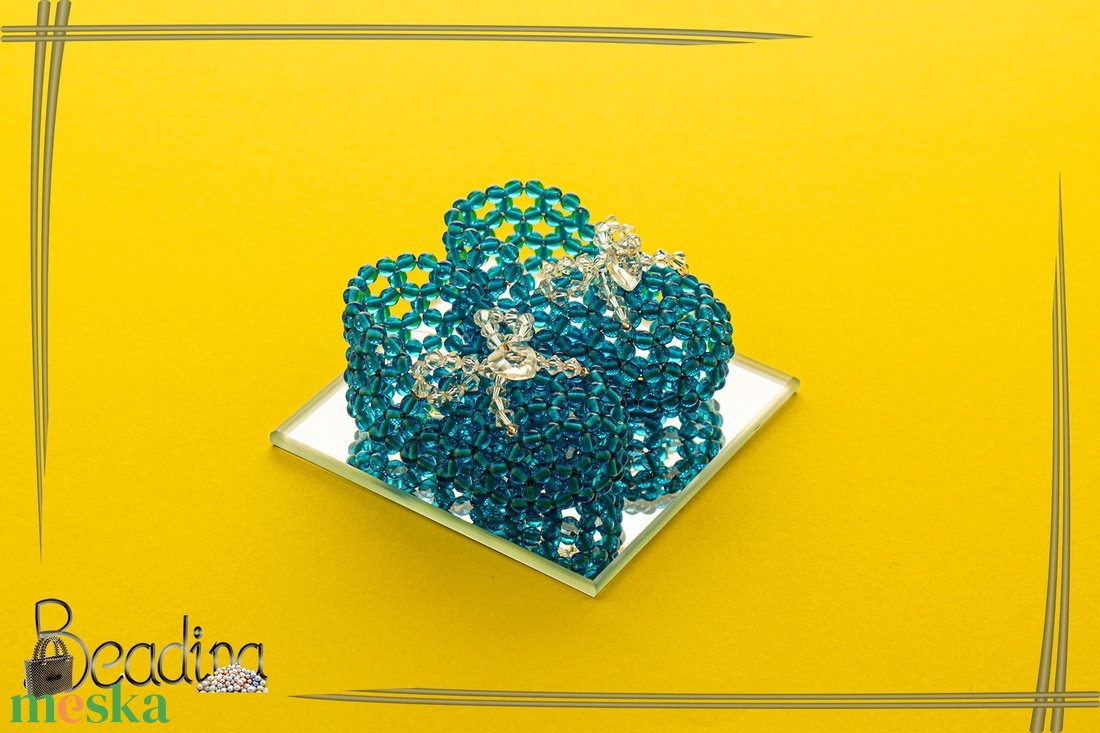 Gyöngy babacipő - baba - mama - babaszoba dekoráció - babanév dekoráció - Meska.hu