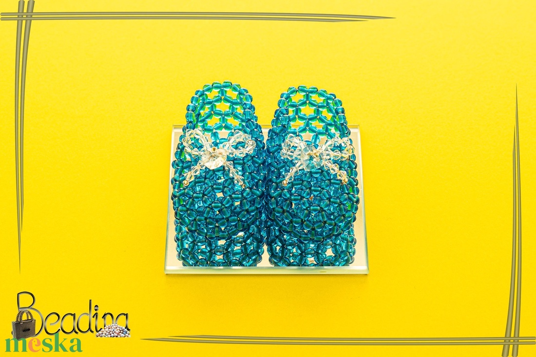 Gyöngy babacipő - baba - mama - babaszoba dekoráció - babanév dekoráció - Meska.hu