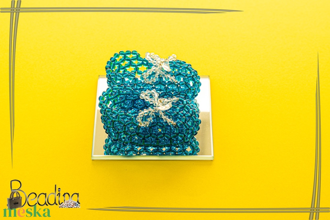 Gyöngy babacipő - baba - mama - babaszoba dekoráció - babanév dekoráció - Meska.hu