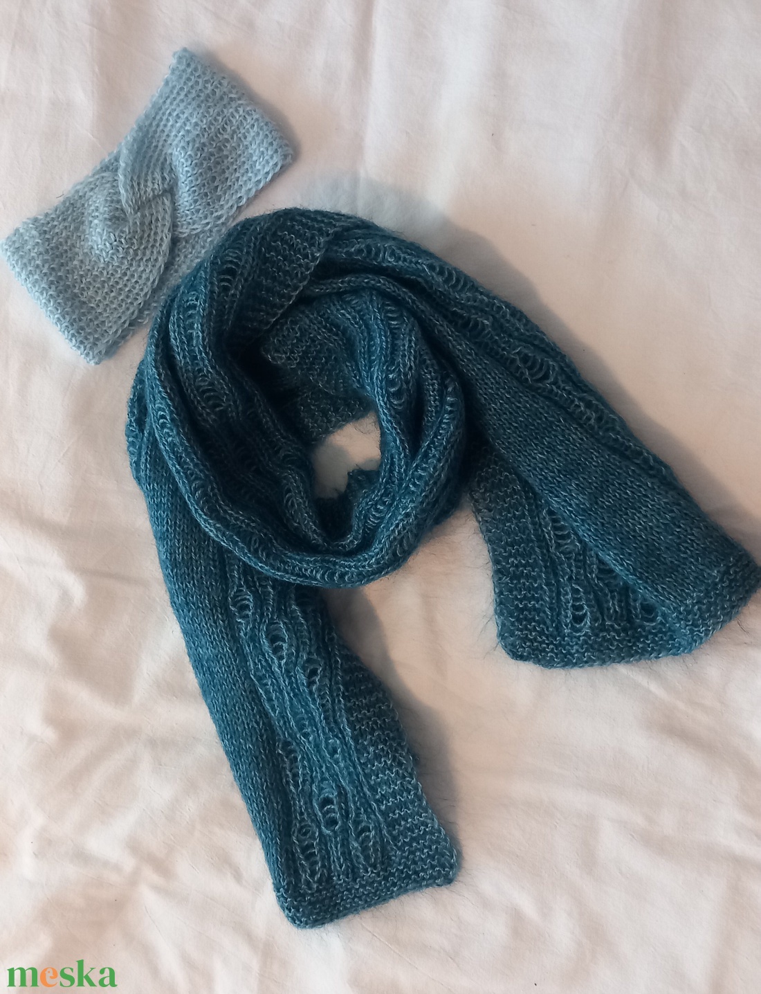 Kézzel kötött bolyhos  sál és fülmelegítő - ruha & divat - sál, sapka, kendő - fejpánt - Meska.hu