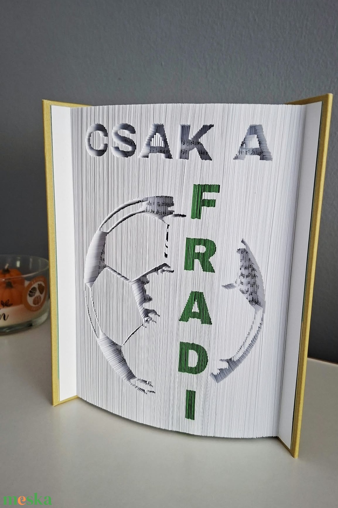 Csak a Fradi hajtogatott könyvszobor - otthon & életmód - dekoráció - asztal és polc dekoráció - könyvszobor - Meska.hu
