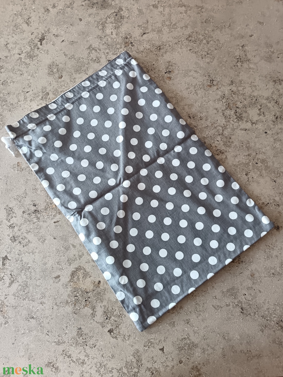 Nagy méretű kenyereszsák, frissentartó zsák, pékárus zsák-Szürke alapon fehér nagy pöttyös - táska & tok - bevásárlás & shopper táska - kenyeres zsák - Meska.hu Nagy méretű kenyereszsák, frissentartó zsák, pékárus zsák-Szürke alapon fehér nagy pöttyös - táska & tok - bevásárlás & shopper táska - kenyeres zsák - Meska.hu