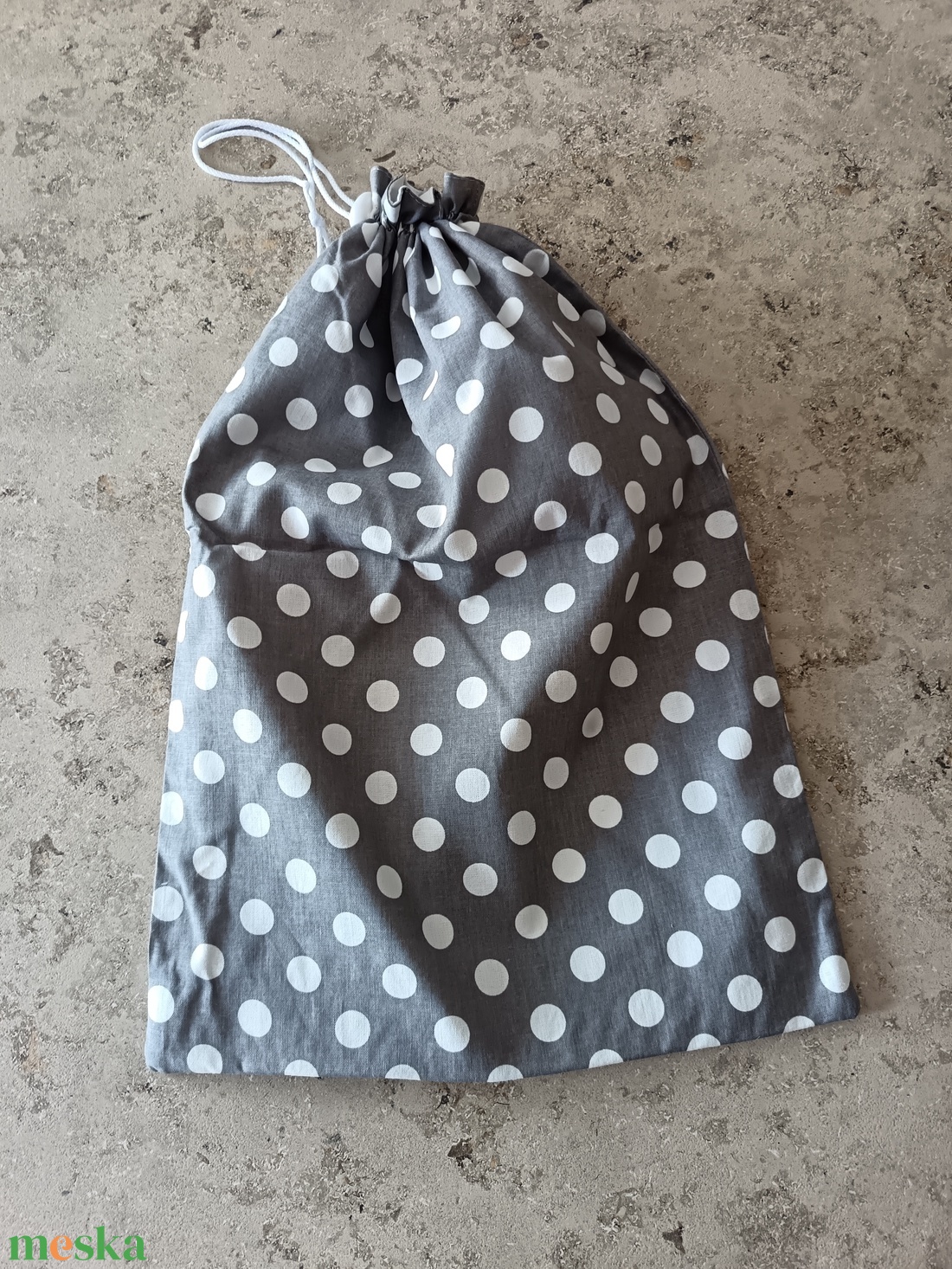 Nagy méretű kenyereszsák, frissentartó zsák, pékárus zsák-Szürke alapon fehér nagy pöttyös - táska & tok - bevásárlás & shopper táska - kenyeres zsák - Meska.hu Nagy méretű kenyereszsák, frissentartó zsák, pékárus zsák-Szürke alapon fehér nagy pöttyös - táska & tok - bevásárlás & shopper táska - kenyeres zsák - Meska.hu