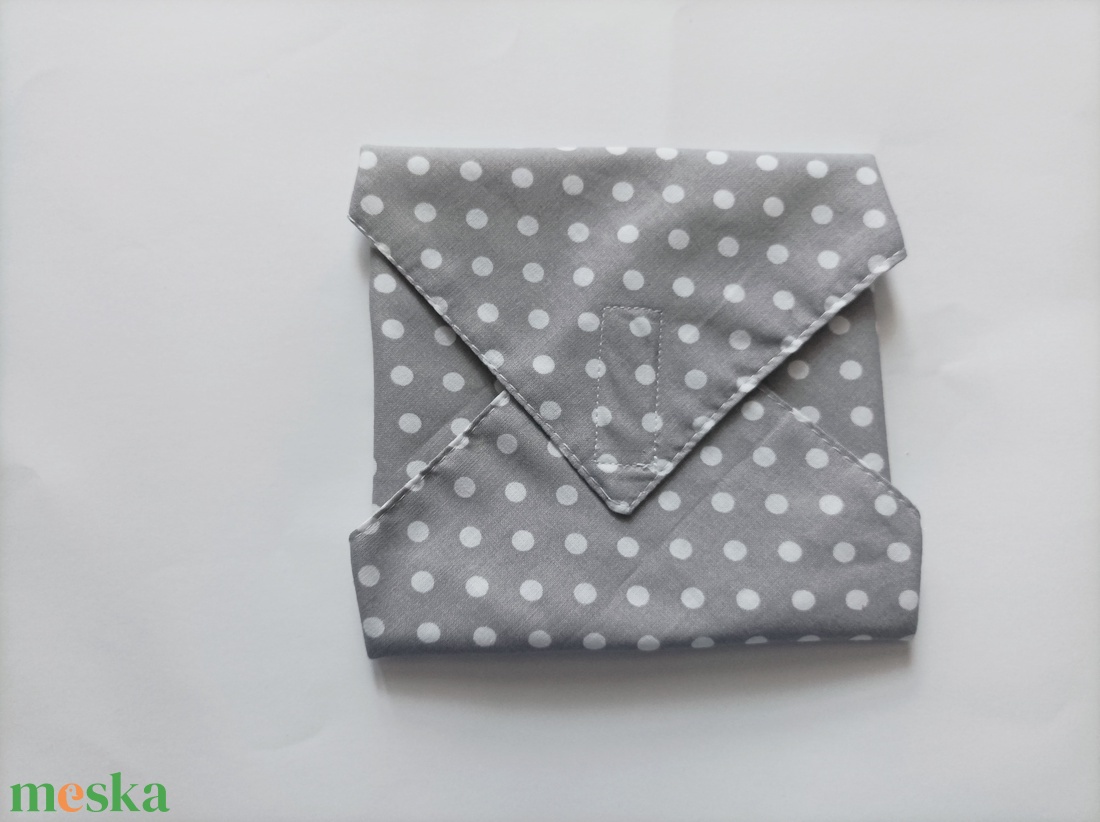 Újraszalvéta, szendvics csomagoló, vilgos szürke alapon fehér pöttyös - táska & tok - uzsonna- & ebéd tartó - szendvics csomagoló - Meska.hu