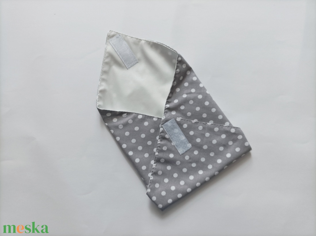 Újraszalvéta, szendvics csomagoló, vilgos szürke alapon fehér pöttyös - táska & tok - uzsonna- & ebéd tartó - szendvics csomagoló - Meska.hu