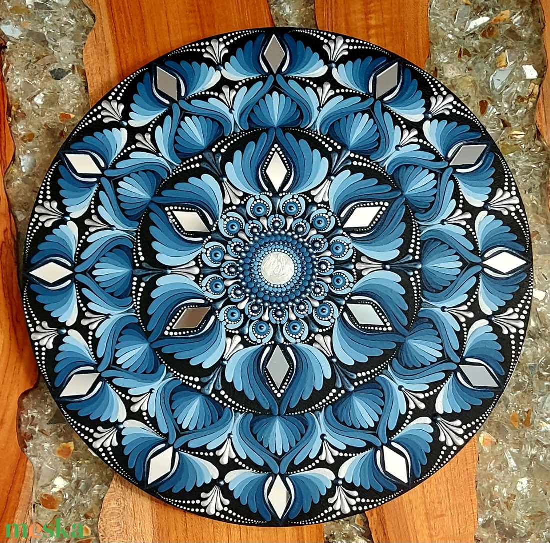 Holdfény ihlette színátmenetes kisebb mandala - otthon & életmód - dekoráció - spiritualitás - mandala - Meska.hu Holdfény ihlette színátmenetes kisebb mandala - otthon & életmód - dekoráció - spiritualitás - mandala - Meska.hu