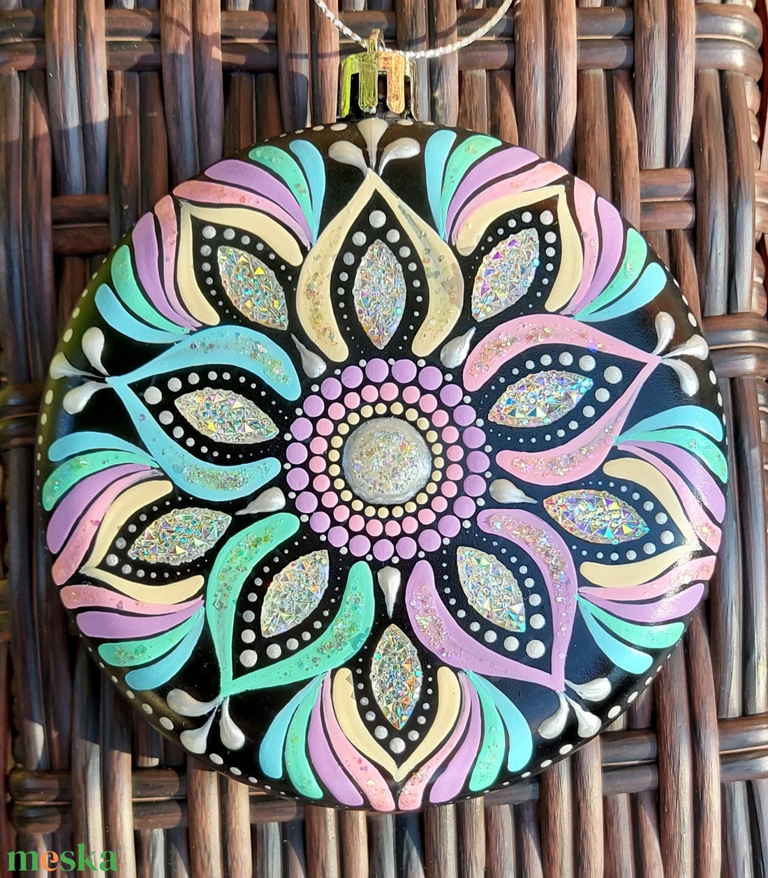 Kézzel festett, egyedi  karácsonyfadísz mandala mintával, Candy színekkel  1 db - otthon & életmód - dekoráció - spiritualitás - mandala - Meska.hu