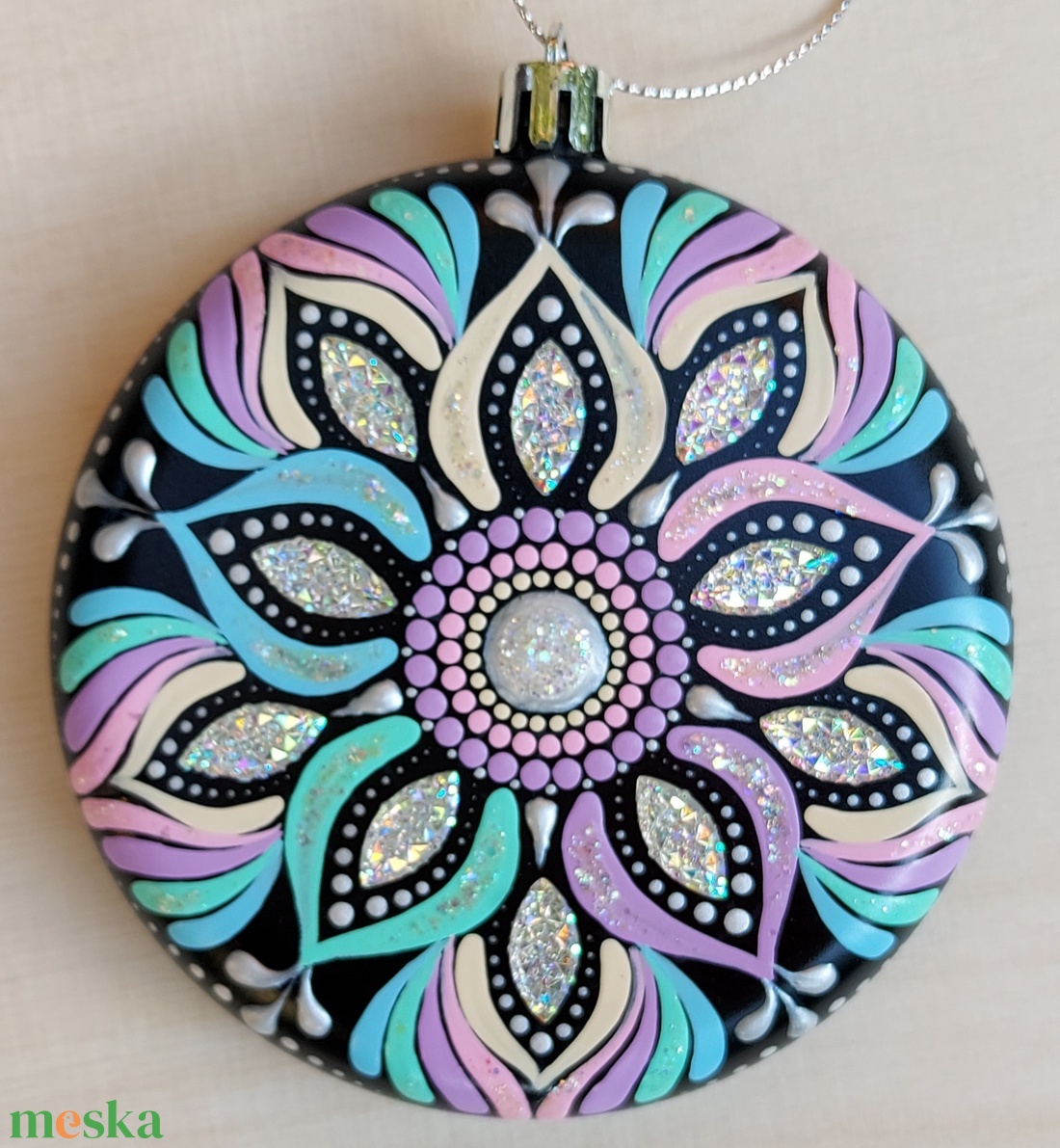Kézzel festett, egyedi  karácsonyfadísz mandala mintával, Candy színekkel  1 db - otthon & életmód - dekoráció - spiritualitás - mandala - Meska.hu