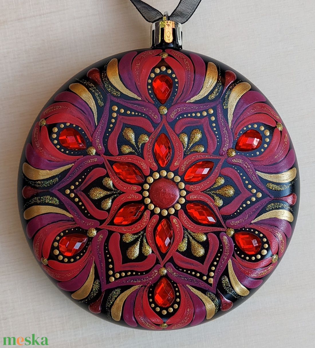 Kézzel festett, egyedi karácsonyfadísz mandala mintával pirosas-bordós-lilás színben 1 db - otthon & életmód - dekoráció - spiritualitás - mandala - Meska.hu Kézzel festett, egyedi karácsonyfadísz mandala mintával pirosas-bordós-lilás színben 1 db - otthon & életmód - dekoráció - spiritualitás - mandala - Meska.hu