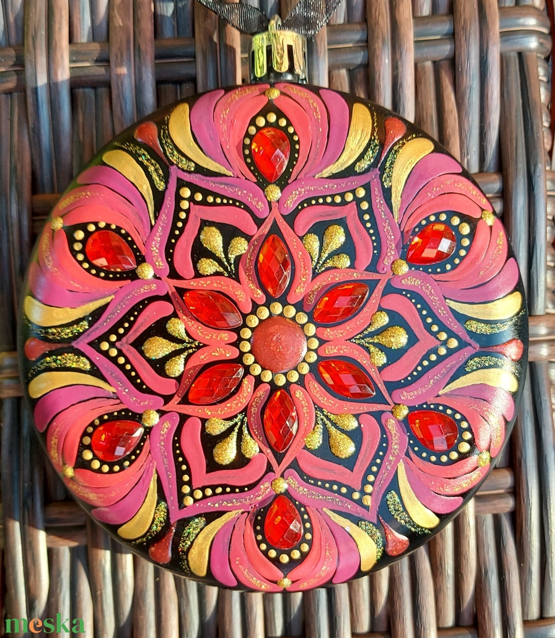 Kézzel festett, egyedi karácsonyfadísz mandala mintával pirosas-bordós-lilás színben 1 db - otthon & életmód - dekoráció - spiritualitás - mandala - Meska.hu Kézzel festett, egyedi karácsonyfadísz mandala mintával pirosas-bordós-lilás színben 1 db - otthon & életmód - dekoráció - spiritualitás - mandala - Meska.hu