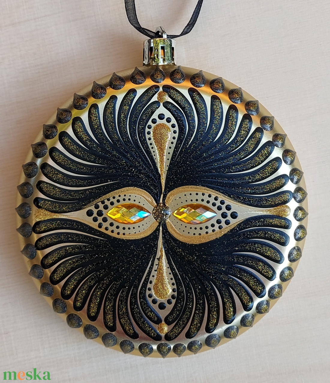Kézzel festett, egyedi karácsonyfadísz mandala mintával, arany-fekete  színben  1 db - otthon & életmód - dekoráció - spiritualitás - mandala - Meska.hu Kézzel festett, egyedi karácsonyfadísz mandala mintával, arany-fekete  színben  1 db - otthon & életmód - dekoráció - spiritualitás - mandala - Meska.hu