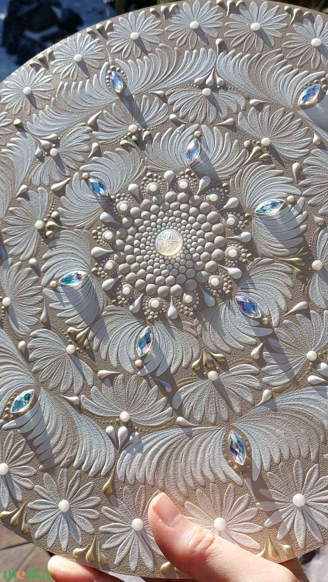 30 cm-es Fehéres-bézses színátmenetes virágos mandala - otthon & életmód - dekoráció - spiritualitás - mandala - Meska.hu