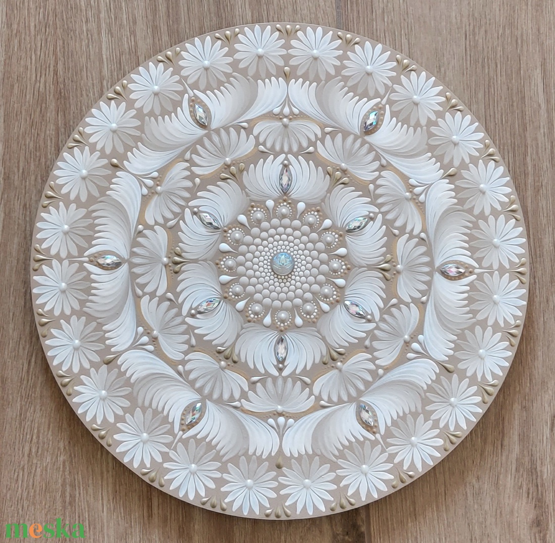30 cm-es Fehéres-bézses színátmenetes virágos mandala - otthon & életmód - dekoráció - spiritualitás - mandala - Meska.hu