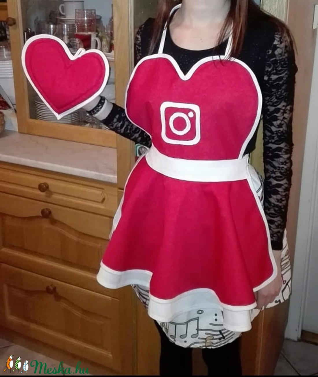 Csajos Instagram kötény hölgyeknek like kesztyűvel, névre szólóan -  - Meska.hu
