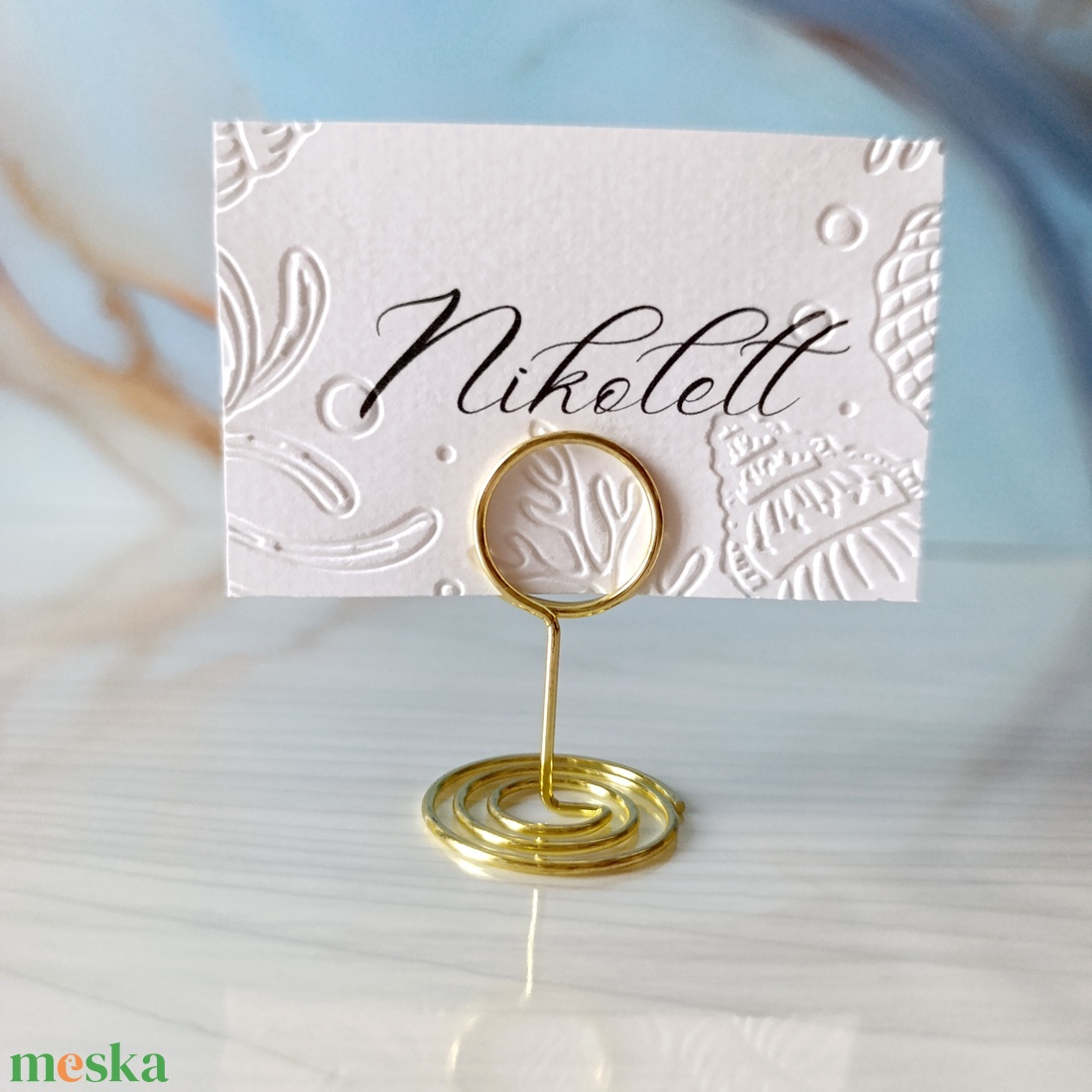 Dombornyomott esküvői ültetőkártya tengerpi témában, névtábla, ültetőkártya, domborított, kagylók, nyaralás, utazás - esküvő - meghívó & kártya - ültetési rend - Meska.hu Dombornyomott esküvői ültetőkártya tengerpi témában, névtábla, ültetőkártya, domborított, kagylók, nyaralás, utazás - esküvő - meghívó & kártya - ültetési rend - Meska.hu