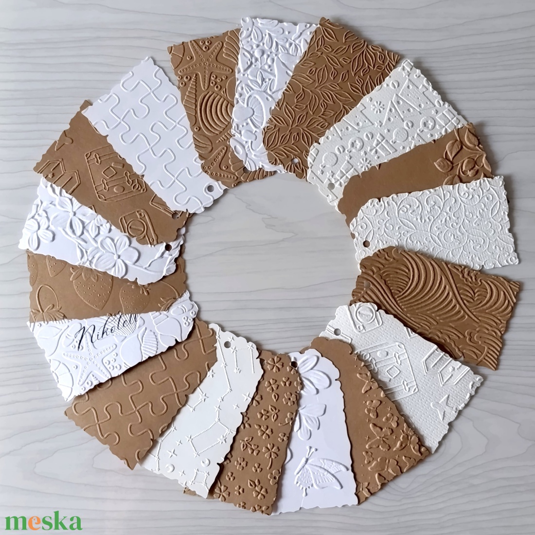 Dombornyomott, rusztikus hangulatú üres címke, esküvői ültetőkártya, ajándék címke, felköthető - esküvő - meghívó & kártya - ültetési rend - Meska.hu