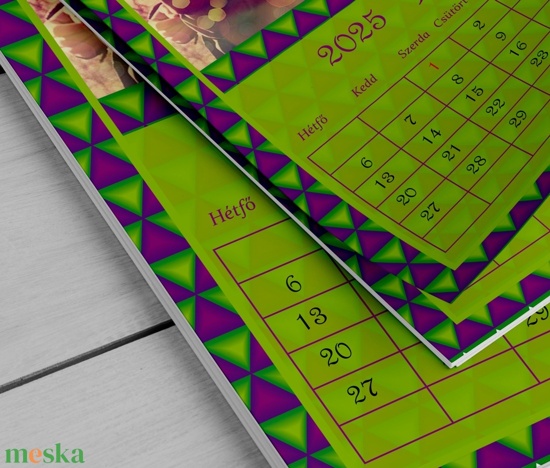 2026-os A3-as falinaptár zöld -lila háromszöges  - otthon & életmód - dekoráció - fali és függő dekoráció - falinaptár & öröknaptár - Meska.hu