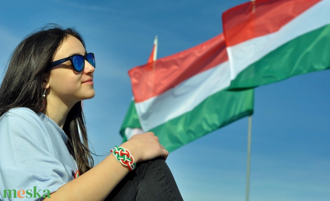 Nemzeti színű karkötő  - ékszer - karkötő - fonott karkötő - Meska.hu