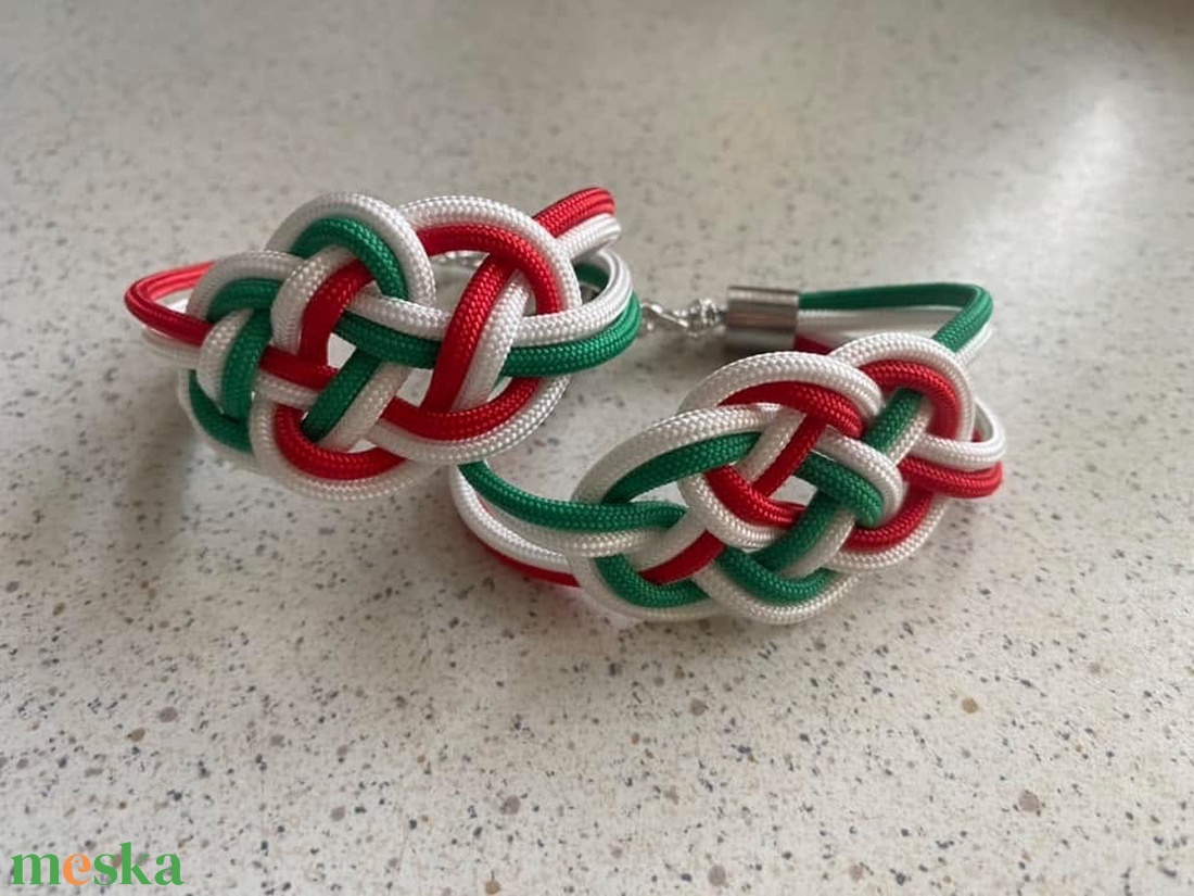 Nemzeti színű karkötő  - ékszer - karkötő - fonott karkötő - Meska.hu