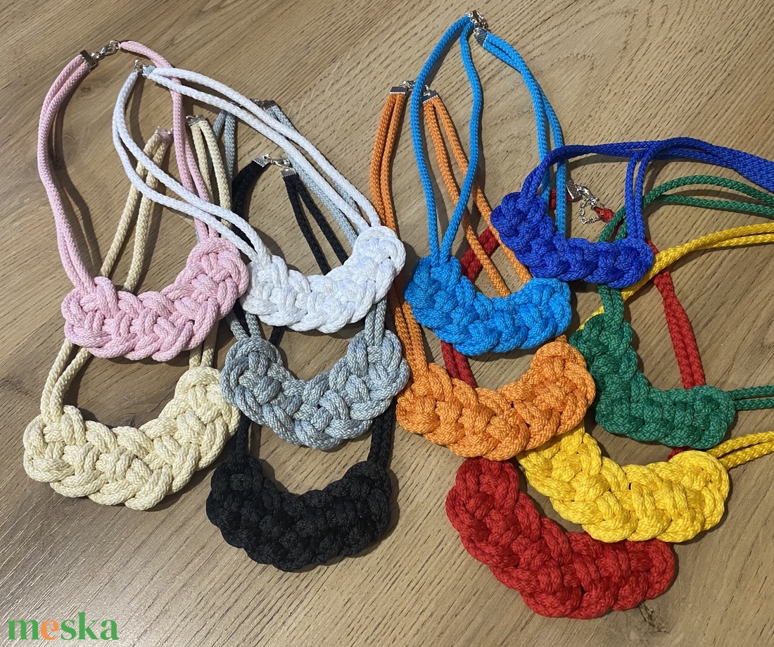 Rózsaszín csomózott ékszerszett - ékszer - ékszerszett - Meska.hu