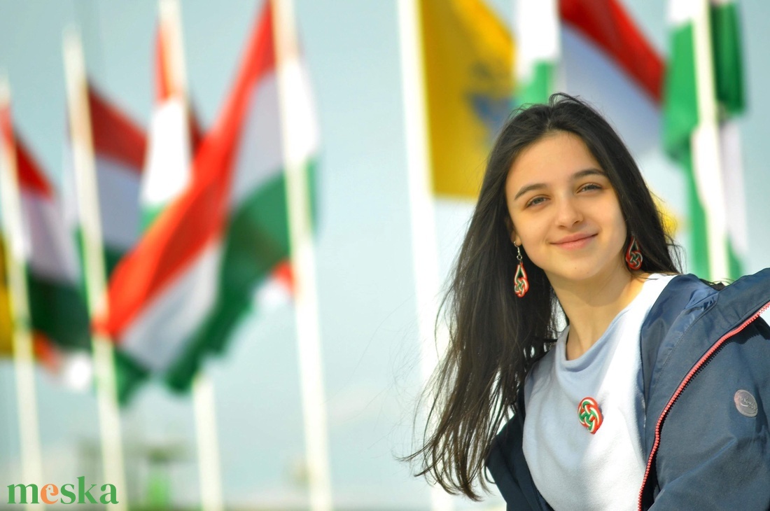 Nemzeti színű fülbevaló  - ékszer - fülbevaló - lógó fülbevaló - Meska.hu