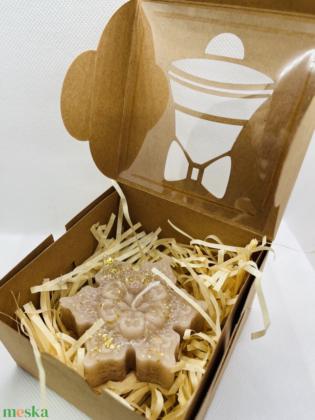 Bézs hópehely gyertya  Téli elegancia aranyfényben - otthon & életmód - gyertya, illat, aroma - gyertya - Meska.hu